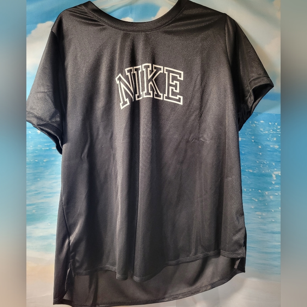 Nike NWT‎ Dri-fit Running Women's Tshirt Size 1X Black with White Logo
